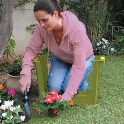 Yardworks™ Garden Seat/Kneeler 5 Yardworks™ Garden Seat/Kneeler -Yardworks shop 264 1265KneelerSC2