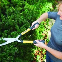 Yardworks® 8" Hedge Shears 6 Yardworks® 8" Hedge Shears -Yardworks shop 2650120 scene1