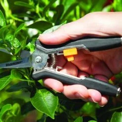 Yardworks Yarkworks® 2-Piece Bypass Pruner & Floral Shears Set -Yardworks shop 2650121 scene3