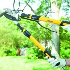 Yardworks® Ratcheting Anvil Lopper With Telescopic Handles -Yardworks shop 2650126 scene4